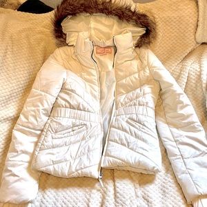White puffer snow jacket with faux fur trim hood